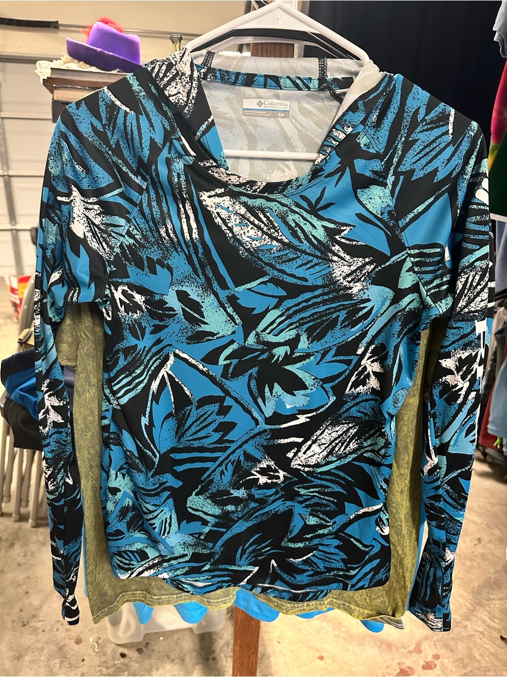 Columbia PFG Performance Fishing Gear Women's Leaf Print Hood Long Sleeve Shirt